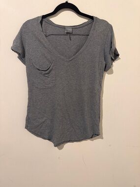 Bobi  Gray V-Neck Pocket Tee Size X-Small